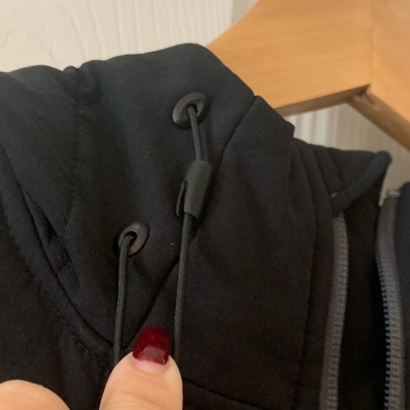 Mens Columbia Omni-Wind Black hooded jacket. Gently used. Flaws shown. Large - Picture 4 of 14